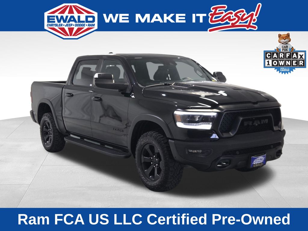 Diamond Black Crystal Pearlcoat 2022 RAM 1500 Pickup Truck Four-Wheel Drive 8-Speed Automatic