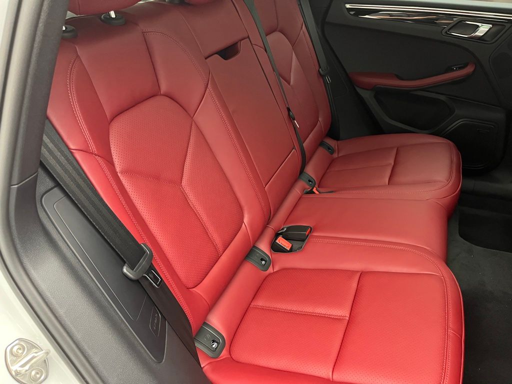 Thumbnail: 2025 Porsche Macan - 29