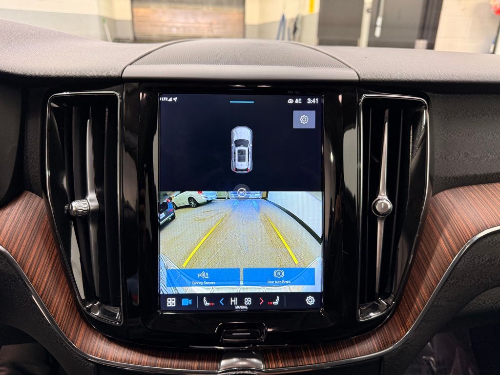 Thumbnail: 2023 Volvo XC60 - 17