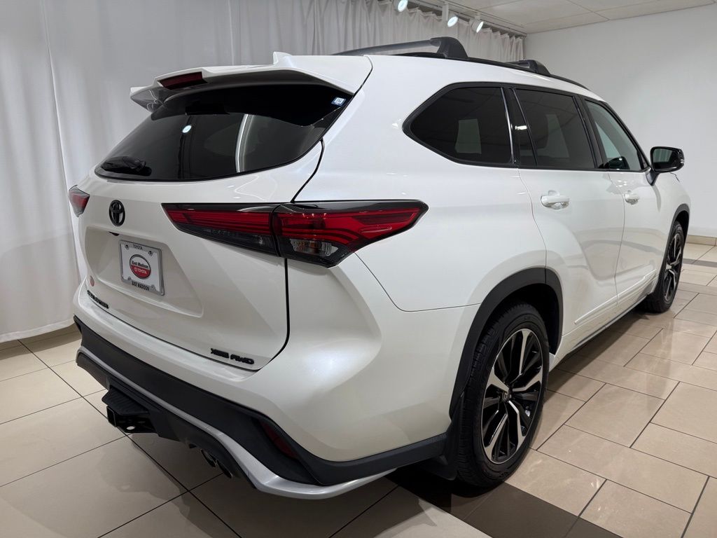 Thumbnail: 2021 Toyota Highlander - 5