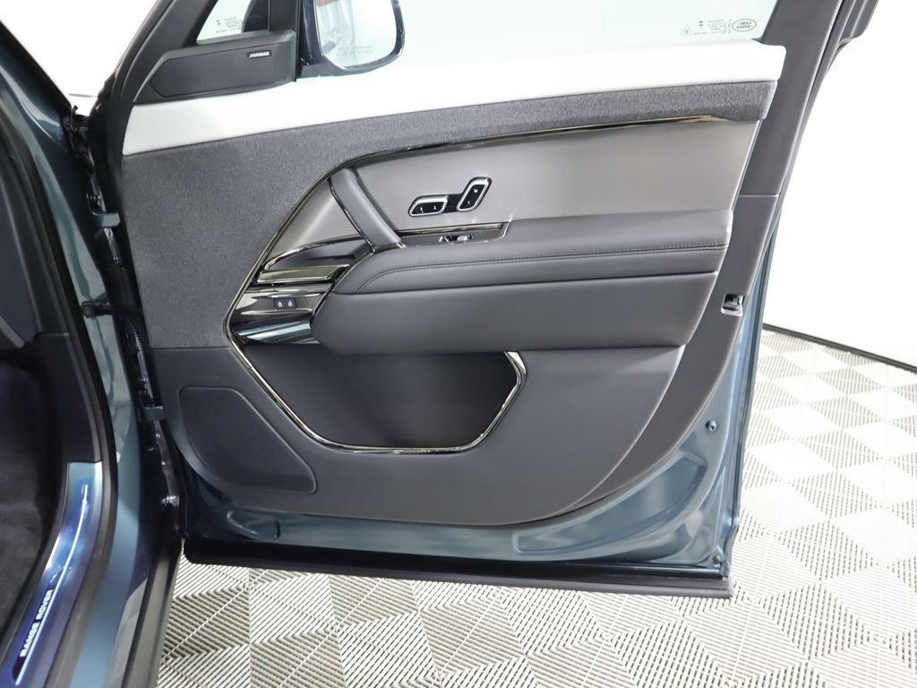 Thumbnail: 2025 Land Rover Range Rover Sport - 27