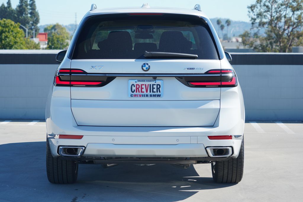 Thumbnail: 2027 BMW X7 - 7