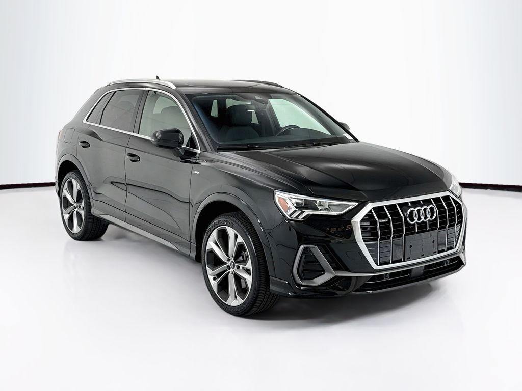 Thumbnail: 2021 Audi Q3 - 3