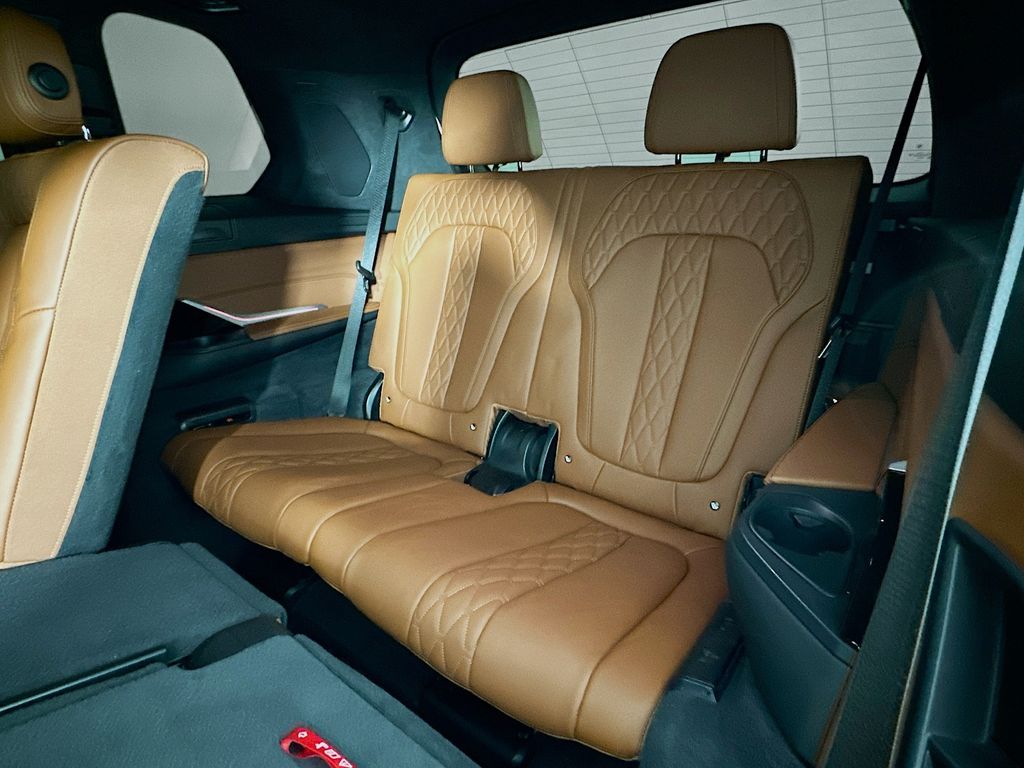 Thumbnail: 2025 BMW X7 - 28