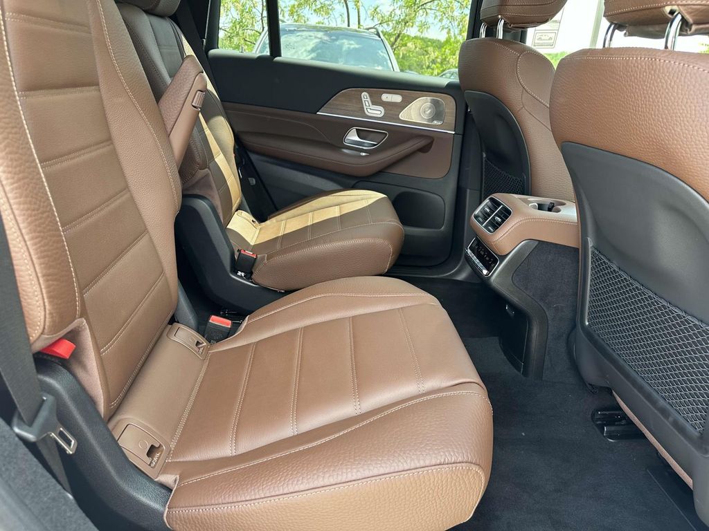 2025 Mercedes-Benz GLS 450 4MATIC 21