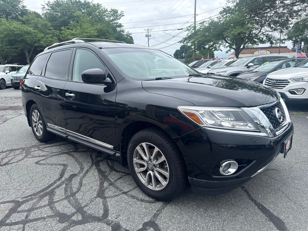 Used 2014 Black Nissan SL image 3