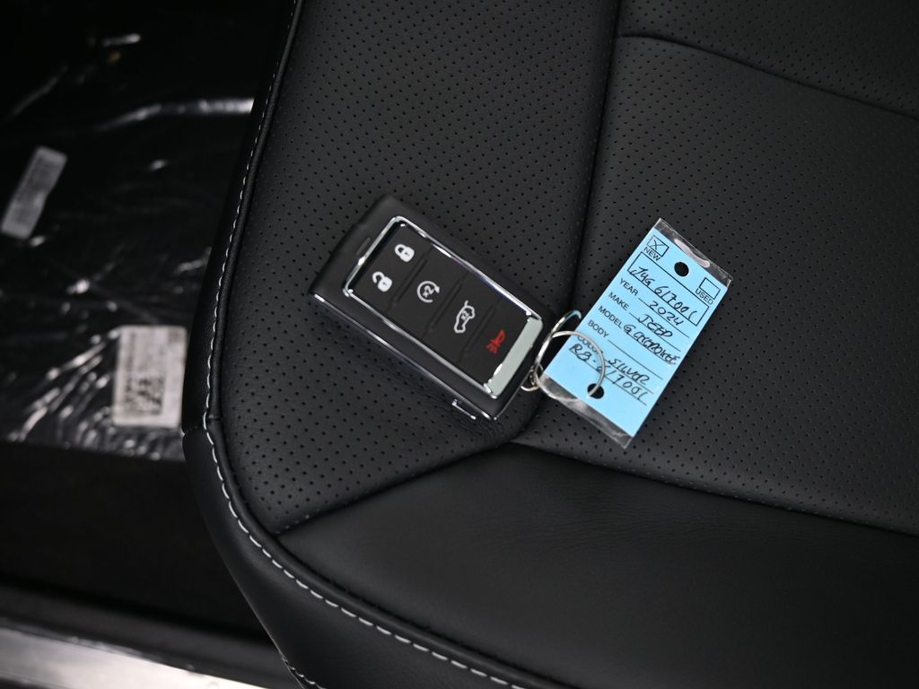 Used 2024 Silver Zynith Jeep Overland image 18