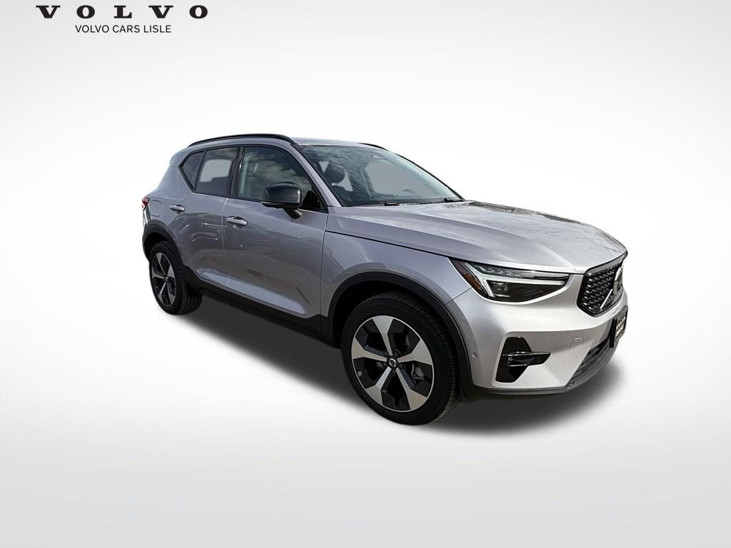 Aurora Silver 2026 Volvo XC40 SUV / Crossover All-Wheel Drive Automatic