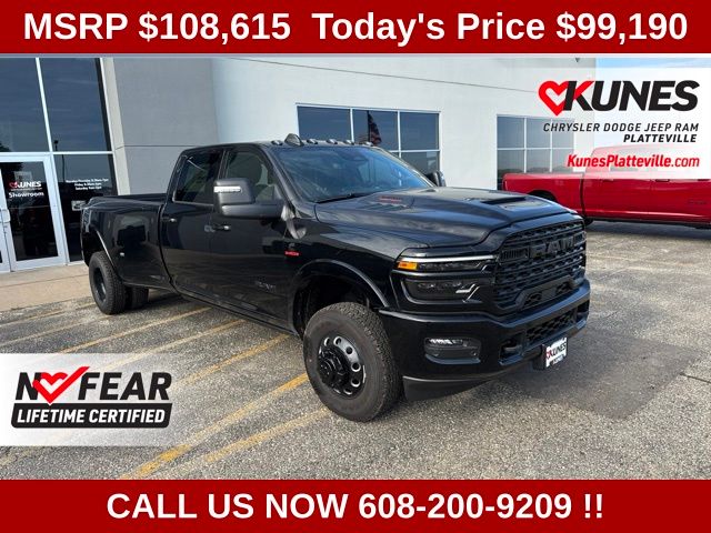 Diamond Black Crystal Pearlcoat 2026 RAM 3500 Pickup Truck Four-Wheel Drive 8-Speed Automatic
