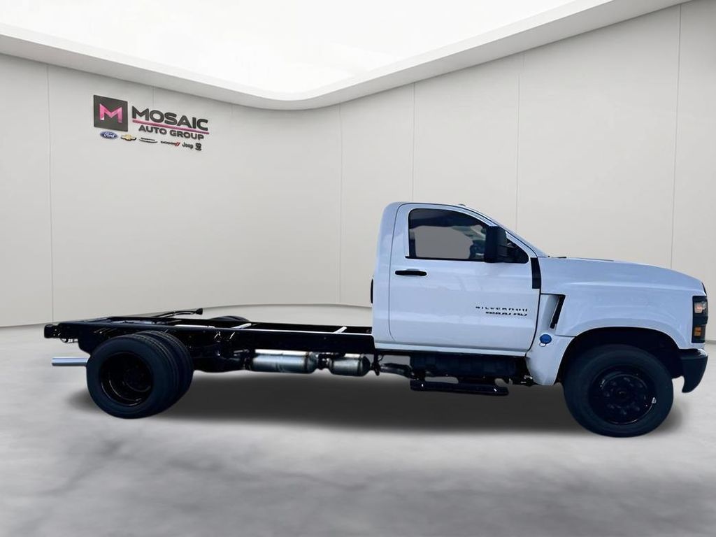 2024 Chevrolet Silverado 6500HD