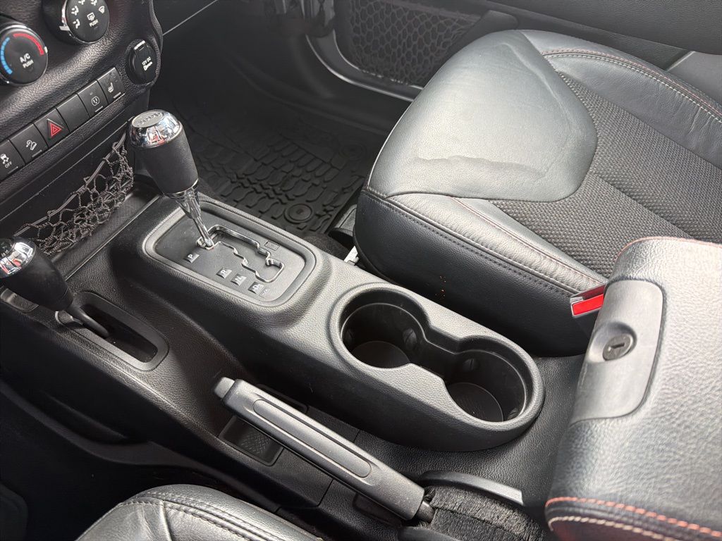 Thumbnail: 2017 Jeep Wrangler - 14