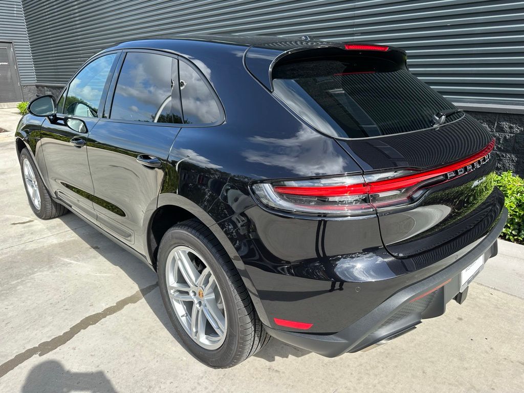 Thumbnail: 2025 Porsche Macan - 3