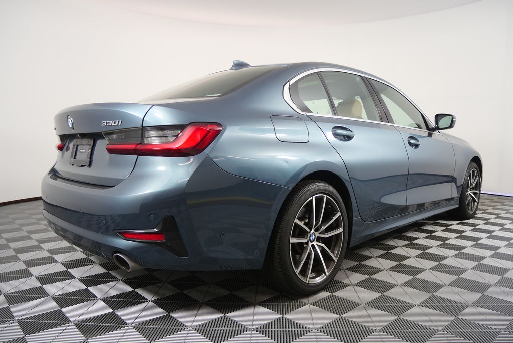 Thumbnail: 2021 BMW 3 Series - 3