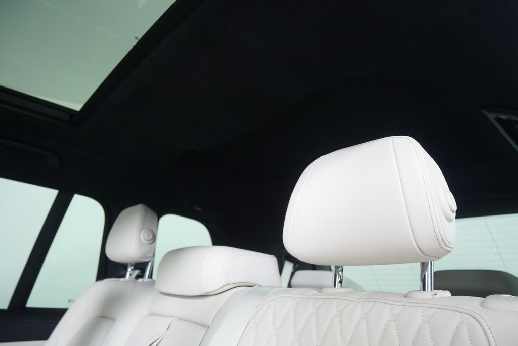 Thumbnail: 2026 BMW X7 - 16