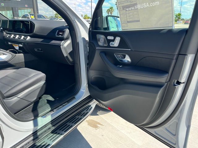 New 2026 White Mercedes-Benz GLS 580 image 22