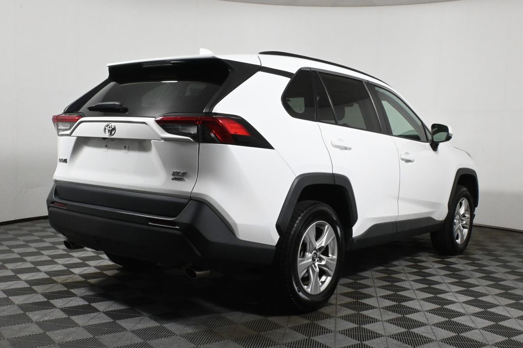 Thumbnail: 2019 Toyota RAV4 - 8
