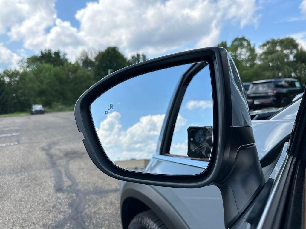 Photo 3 of 2023 Nissan Pathfinder Platinum