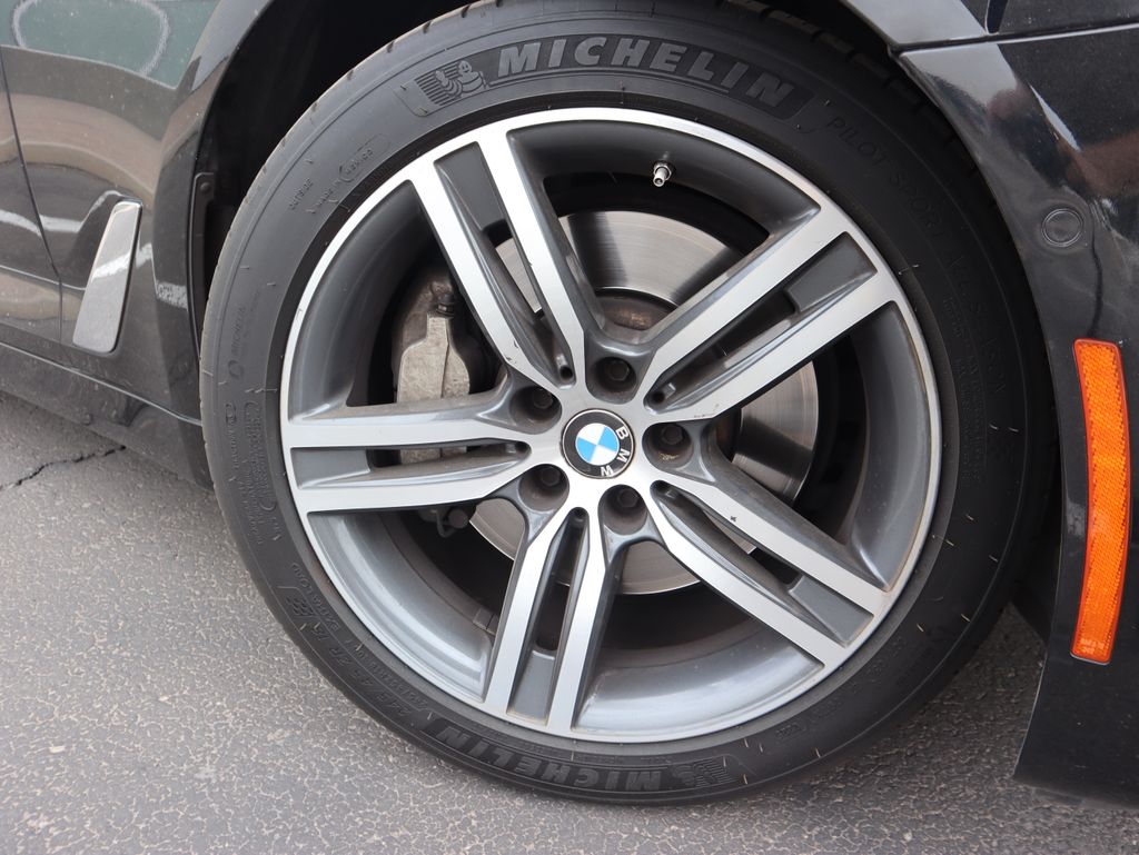 Thumbnail: 2021 BMW 5 Series - 14