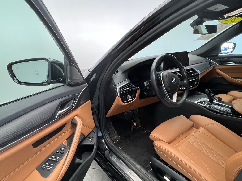 Thumbnail: 2023 BMW 5 Series - 21