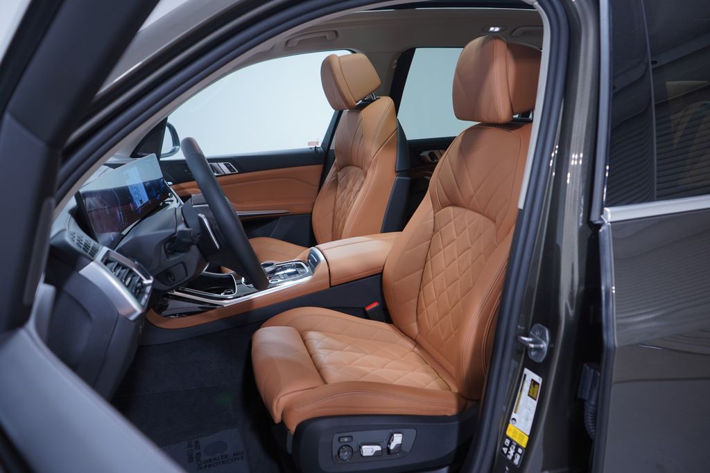 Thumbnail: 2023 BMW X7 - 7