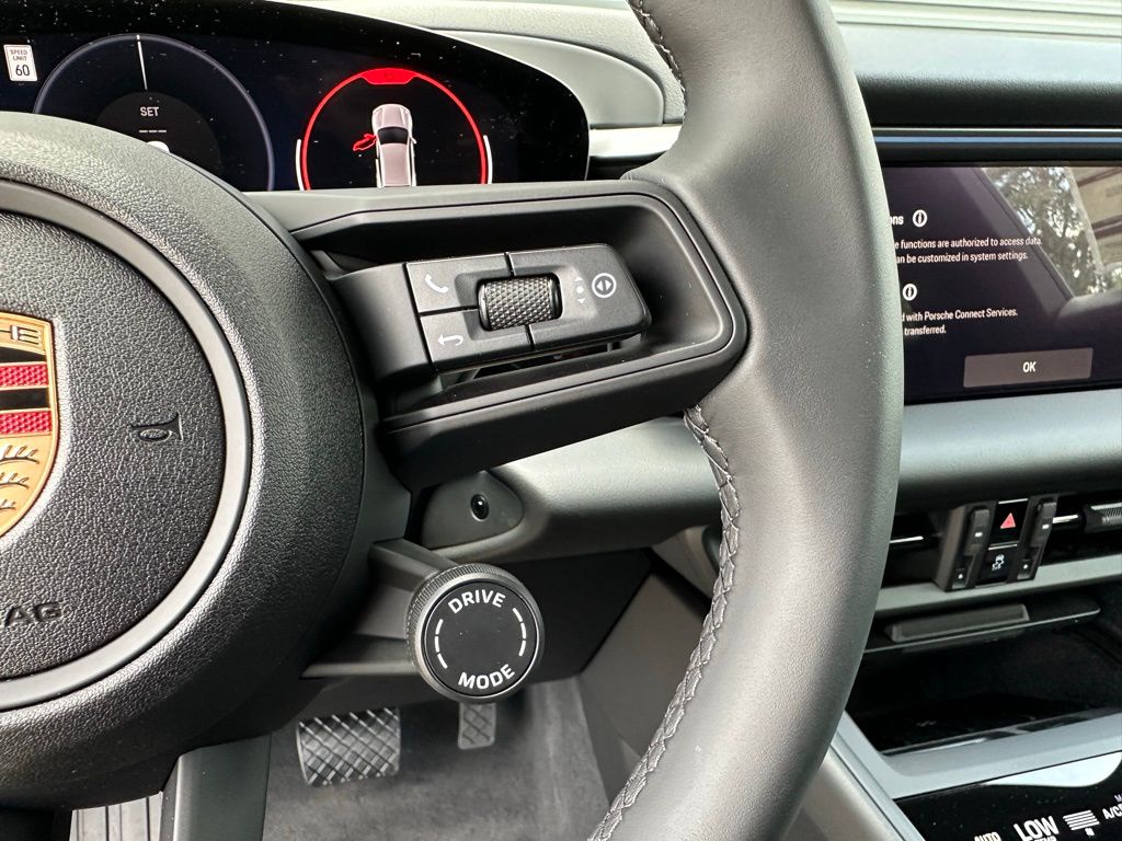 Thumbnail: 2025 Porsche Macan - 19