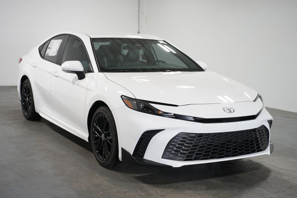 2025 Toyota Camry SE 3