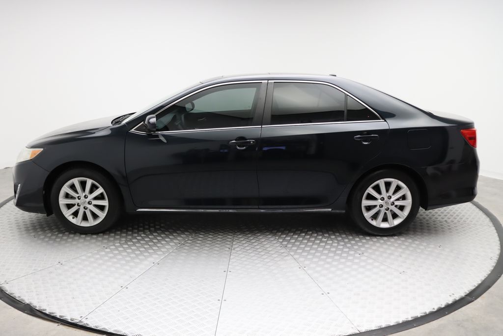 2014 Toyota Camry XLE 12