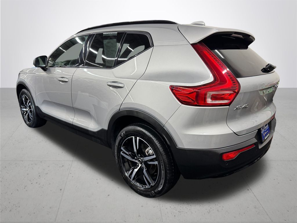2024 Volvo XC40 B5 Core
