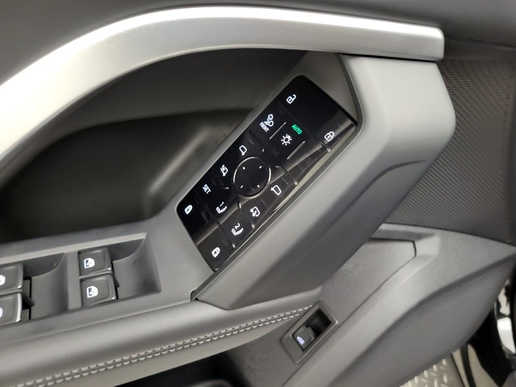 Thumbnail: 2025 Audi Q5 - 30