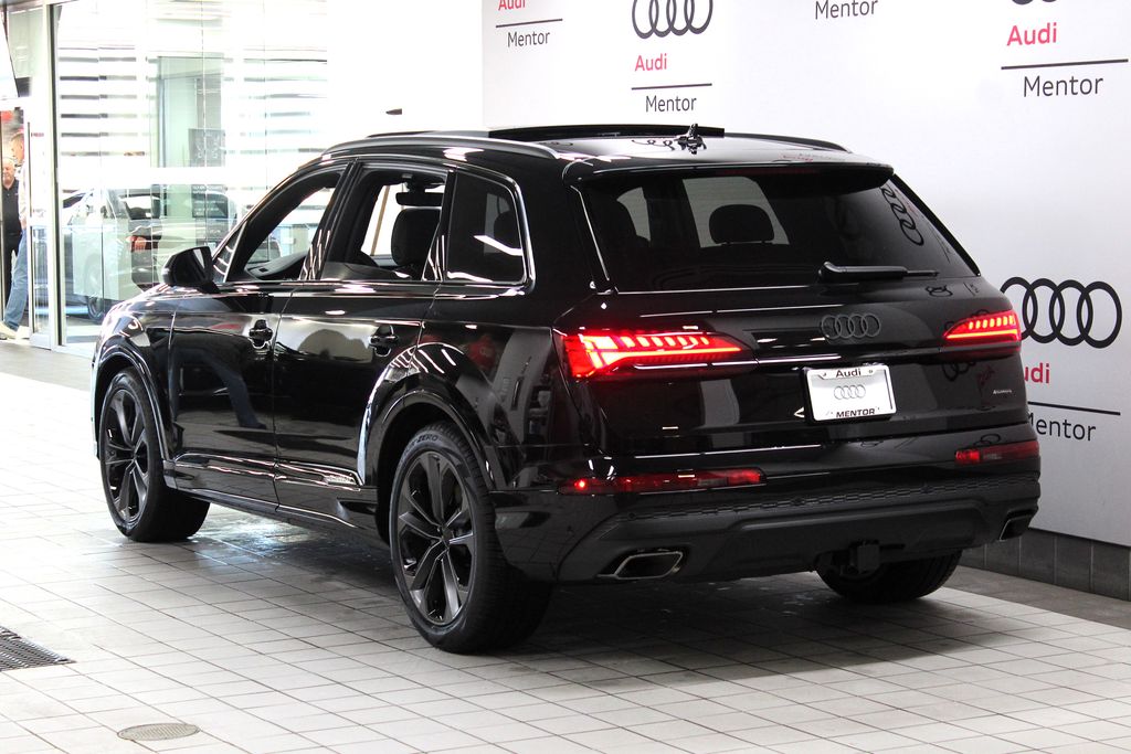 Thumbnail: 2026 Audi Q7 - 4