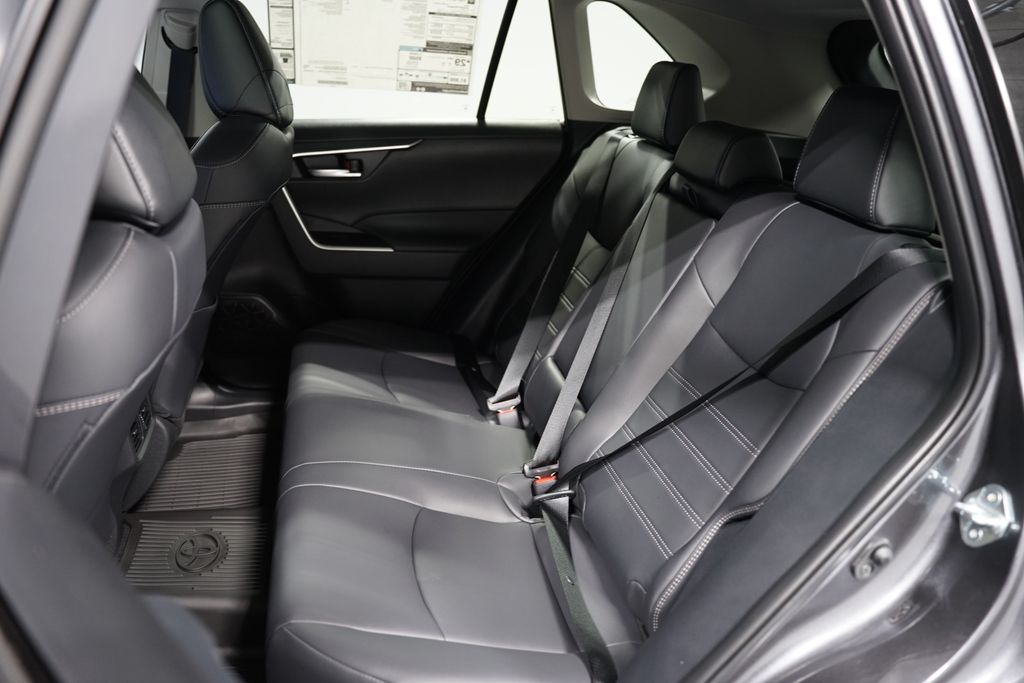 2025 Toyota RAV4 XLE Premium 29