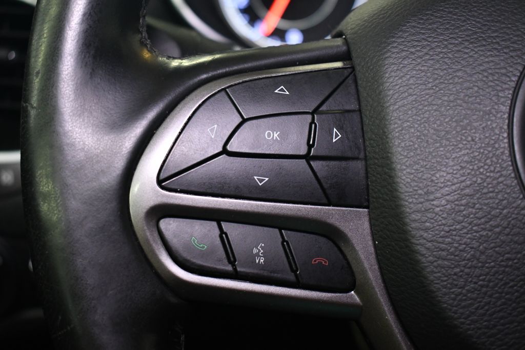 Thumbnail: 2020 Jeep Cherokee - 22