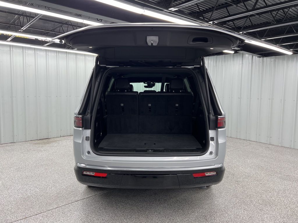 2024 Jeep Wagoneer Base - 9