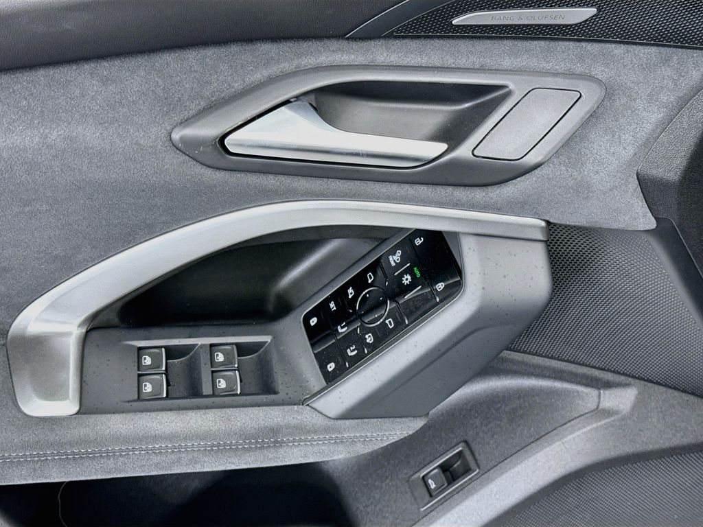 Thumbnail: 2026 Audi SQ5 - 22