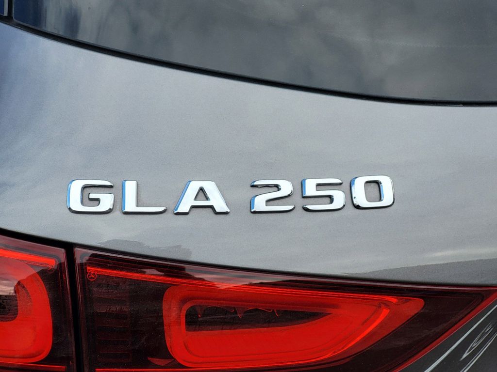 2021 Mercedes-Benz GLA GLA 250 12