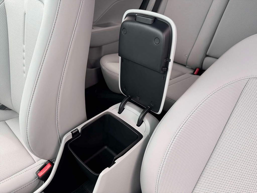 New 2026 Black Hyundai SEL Premium image 19