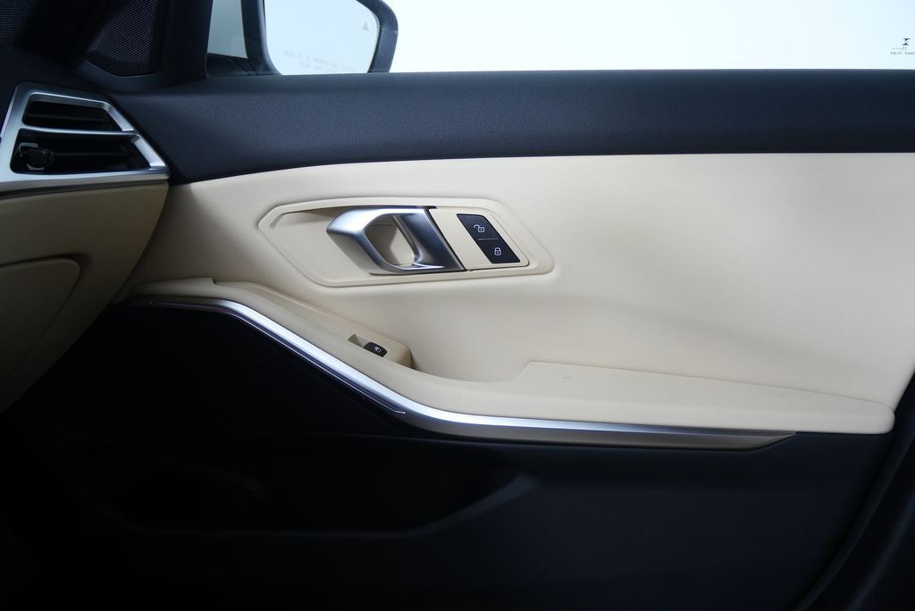Thumbnail: 2026 BMW 3 Series - 26