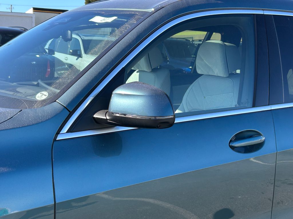 Thumbnail: 2026 BMW X7 - 10