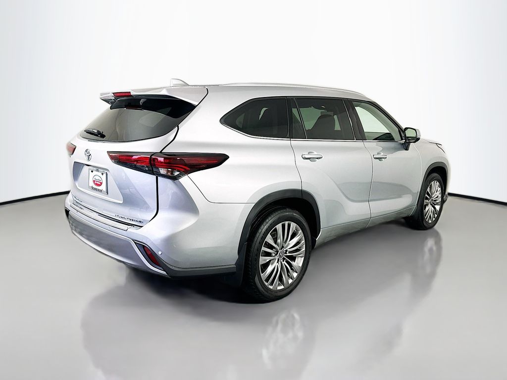 Thumbnail: 2024 Toyota Highlander - 5