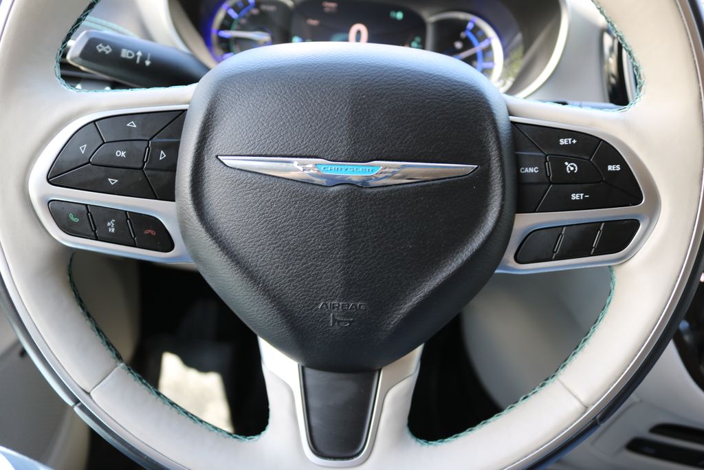 Used Car 2018 Chrysler Pacifica Hybrid  Limited For Sale Under $25,000 In Austin, Texas