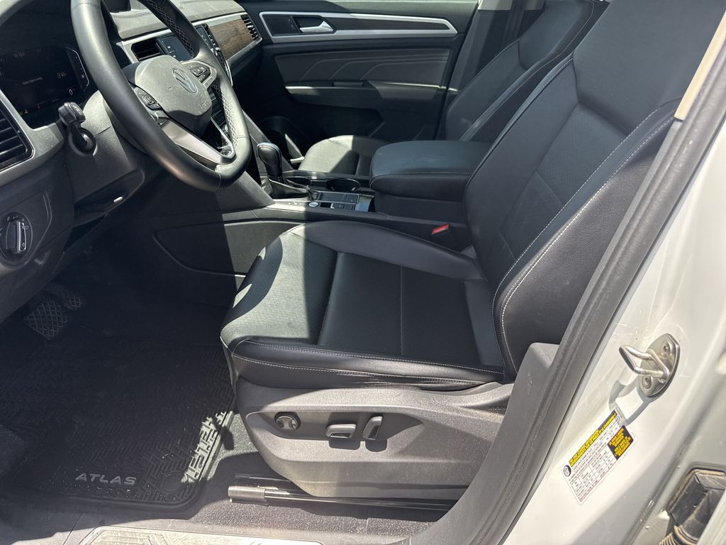 2022 Volkswagen Atlas 3.6L V6 SE w/Technology White at DeMontrond Auto Country