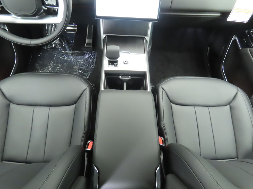 2025 Land Rover Range Rover SE 18