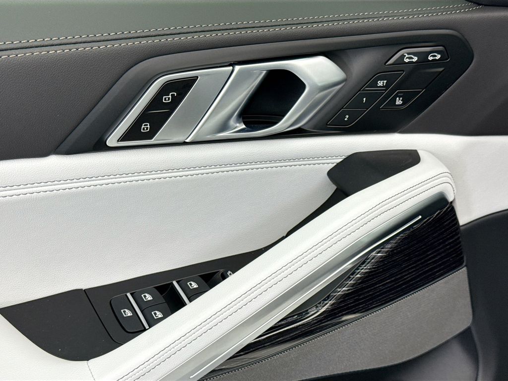 Thumbnail: 2027 BMW X6 - 22