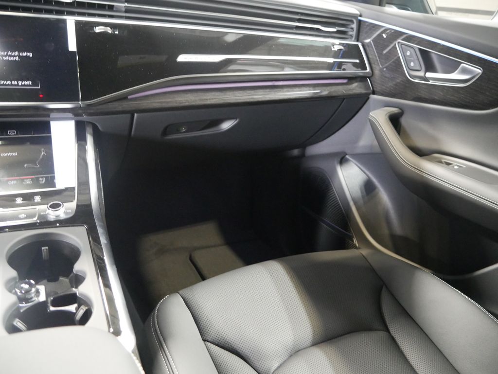 Thumbnail: 2026 Audi Q8 - 25