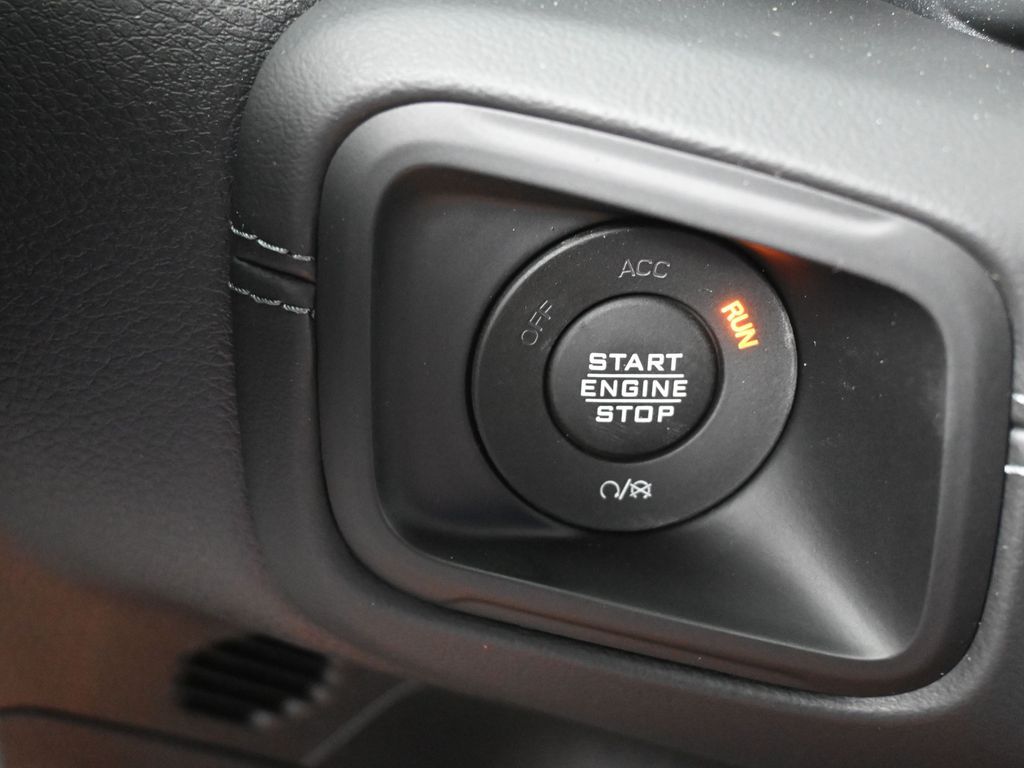 Used 2025 Black Clearcoat Jeep High Tide image 26