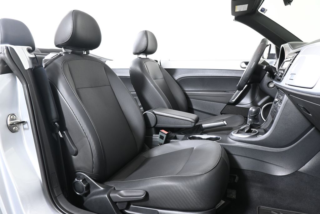 2015 Volkswagen Beetle  31