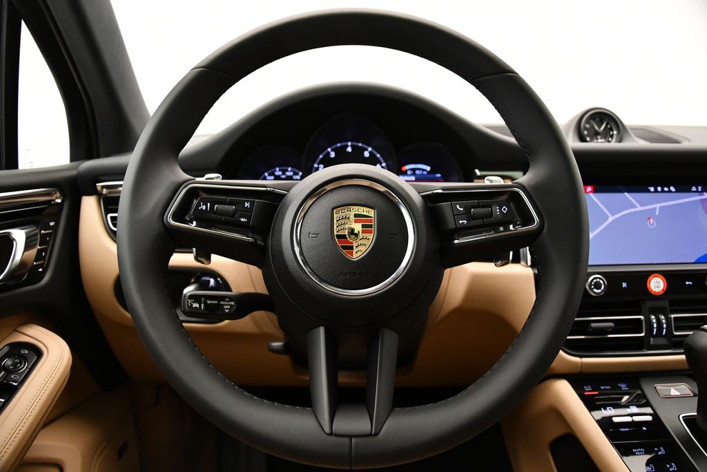 Thumbnail: 2025 Porsche Macan - 21