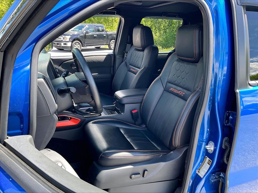 2024 Nissan Frontier — photo 9