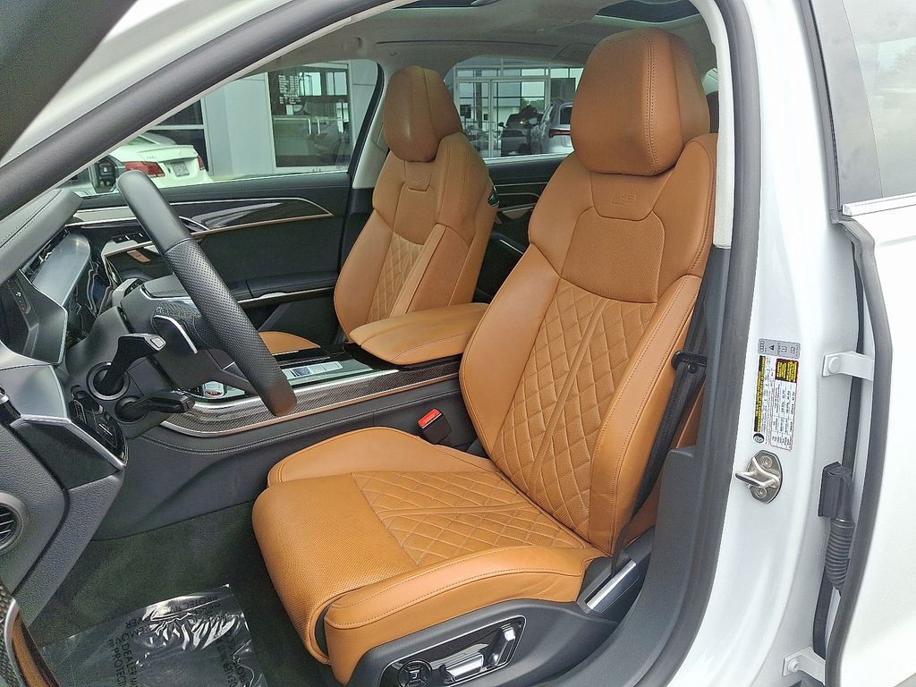 Thumbnail: 2022 Audi S8 - 13