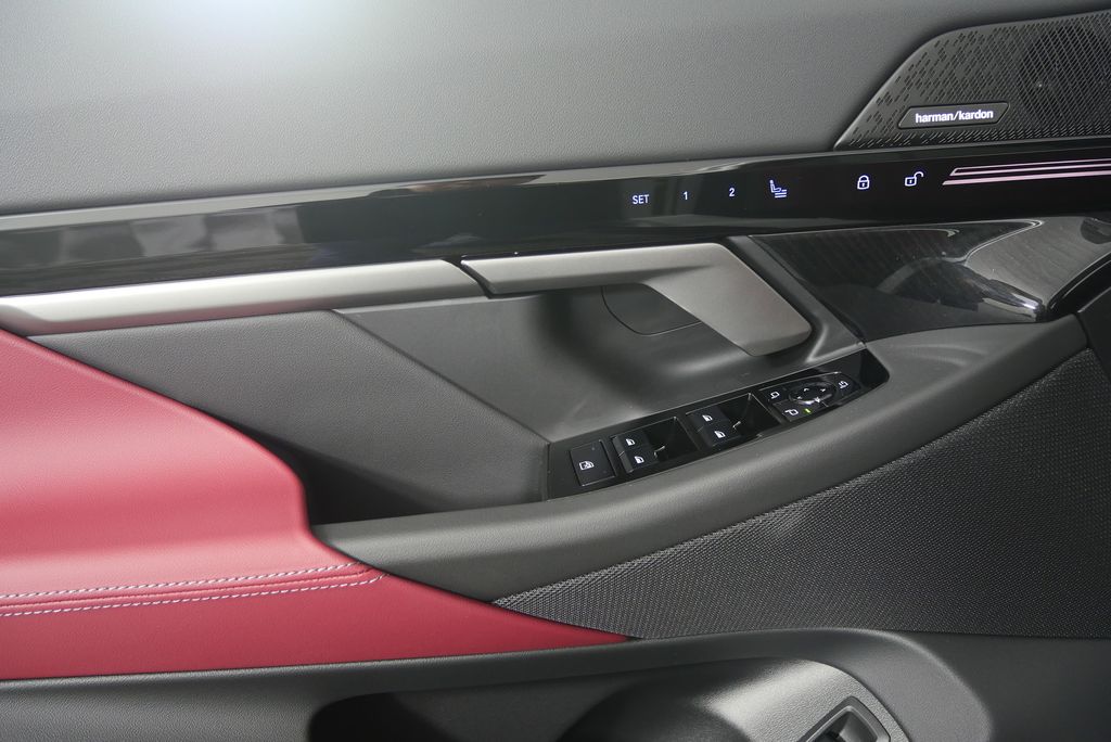 Thumbnail: 2026 BMW 5 Series - 9